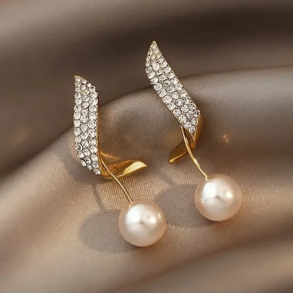 🏷SOLD. Unique rhinestone faux pearl 18k gold plated NWT Gorgeous Bundle Deals - Picture 4 of 4